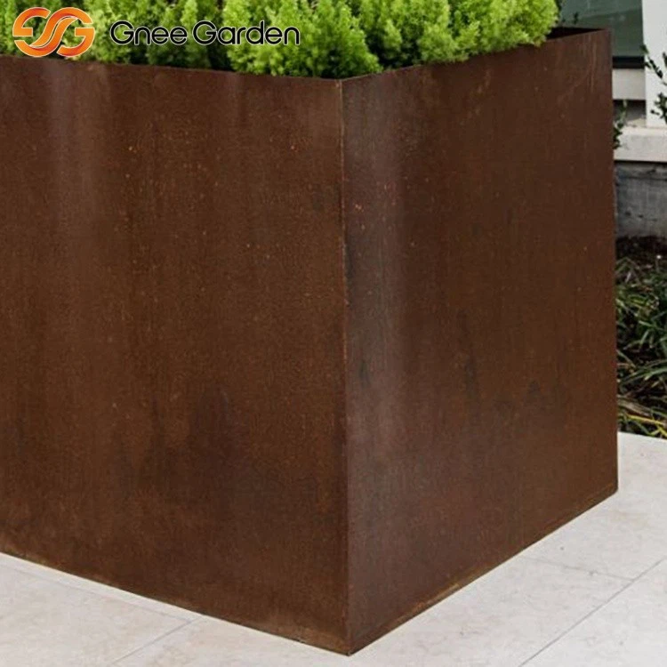 Durable outdoor planter in multiple Sizes